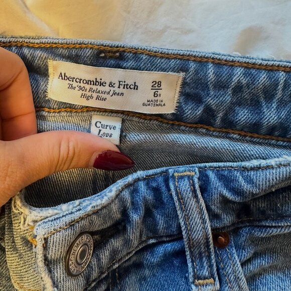 Abercrombie Curve Love High Rise Relaxed Jean in Medium - Picture 4 of 4